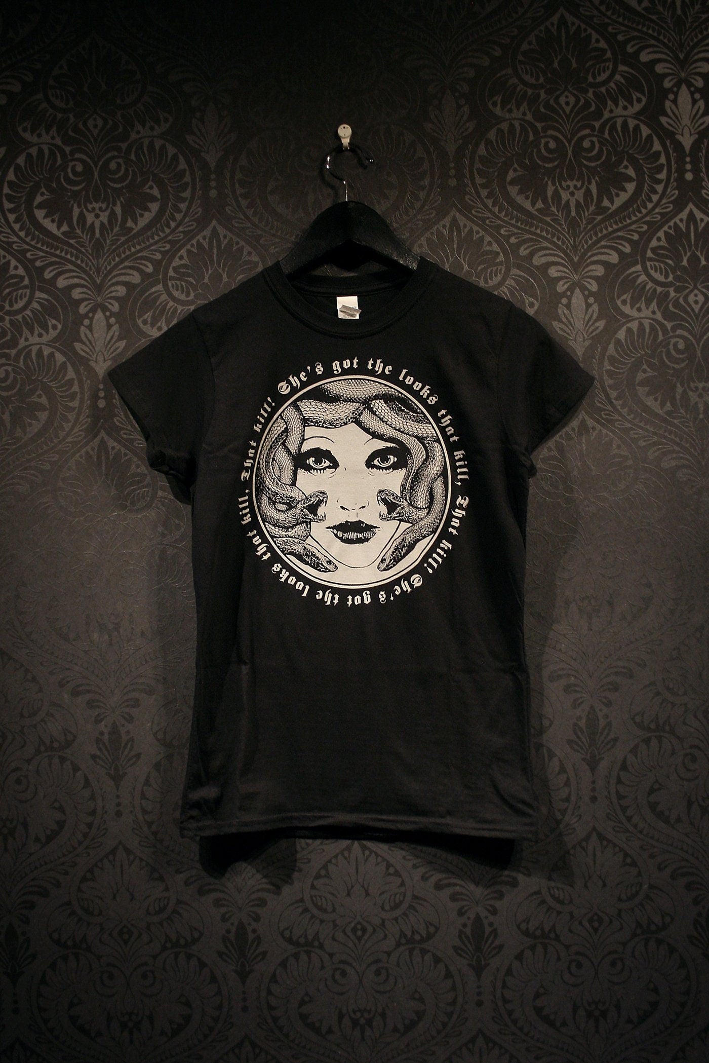 Medusa "she's got the looks that kill" - T-shirt female fitted