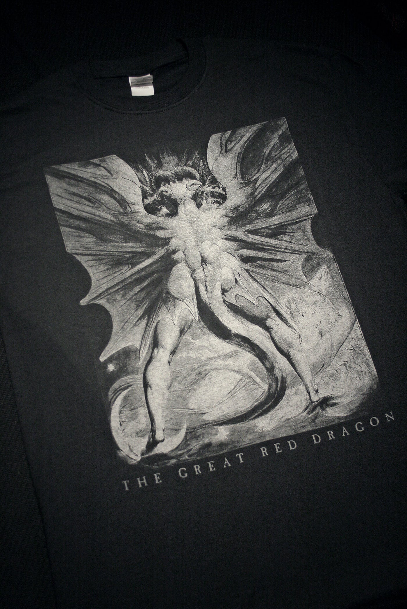 The Great Red Dragon by William Blake - T-shirt