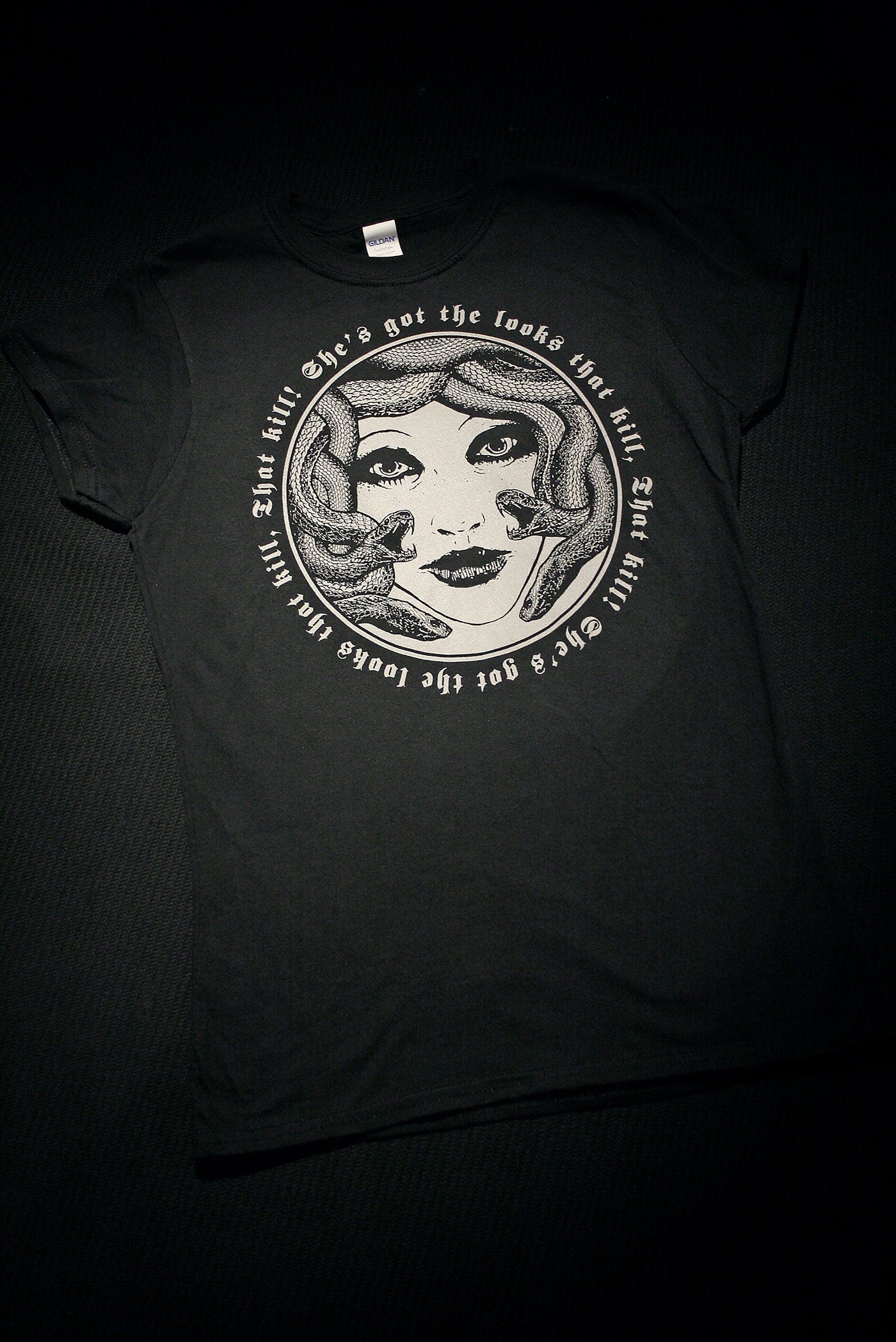 Medusa "she's got the looks that kill" - T-shirt female fitted