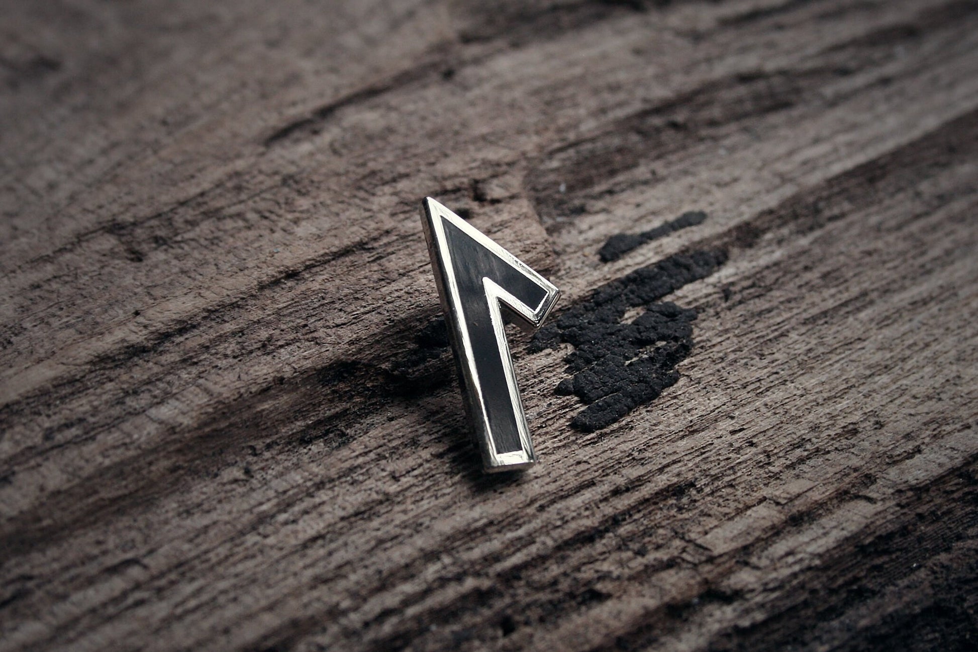 Laguz, rune - PIN – TORVENIUS