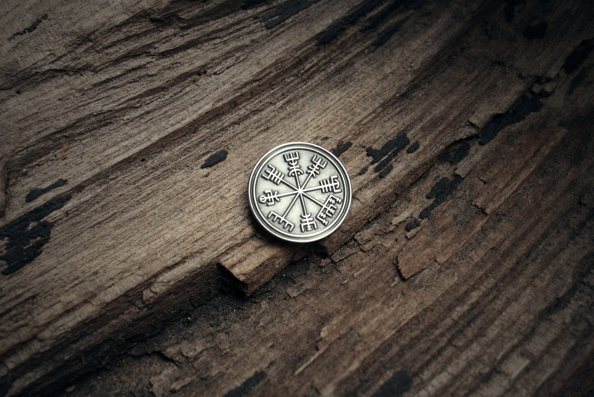 Vegvísir icelandic talisman, antique look version - PIN