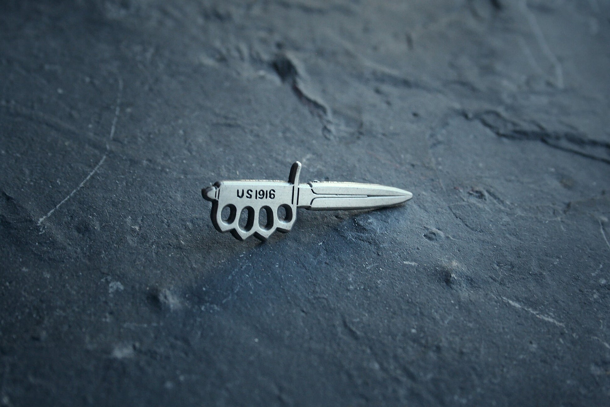 Knuckle dagger, trench knife - PIN