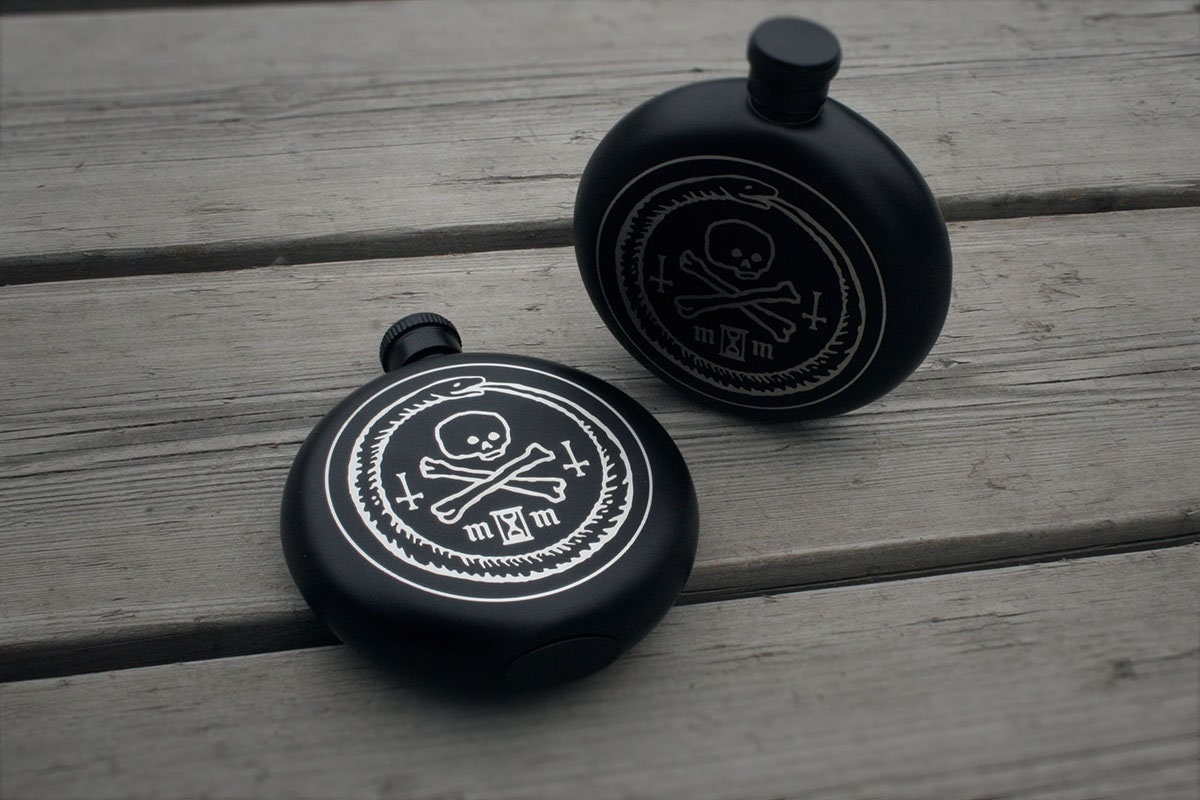 Ouroboros with skull, memento mori - Hip flask