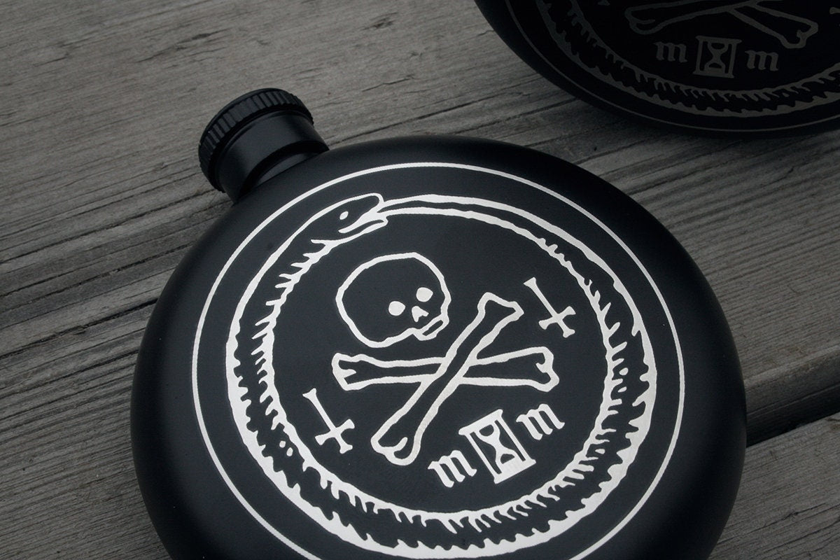 Ouroboros with skull, memento mori - Hip flask