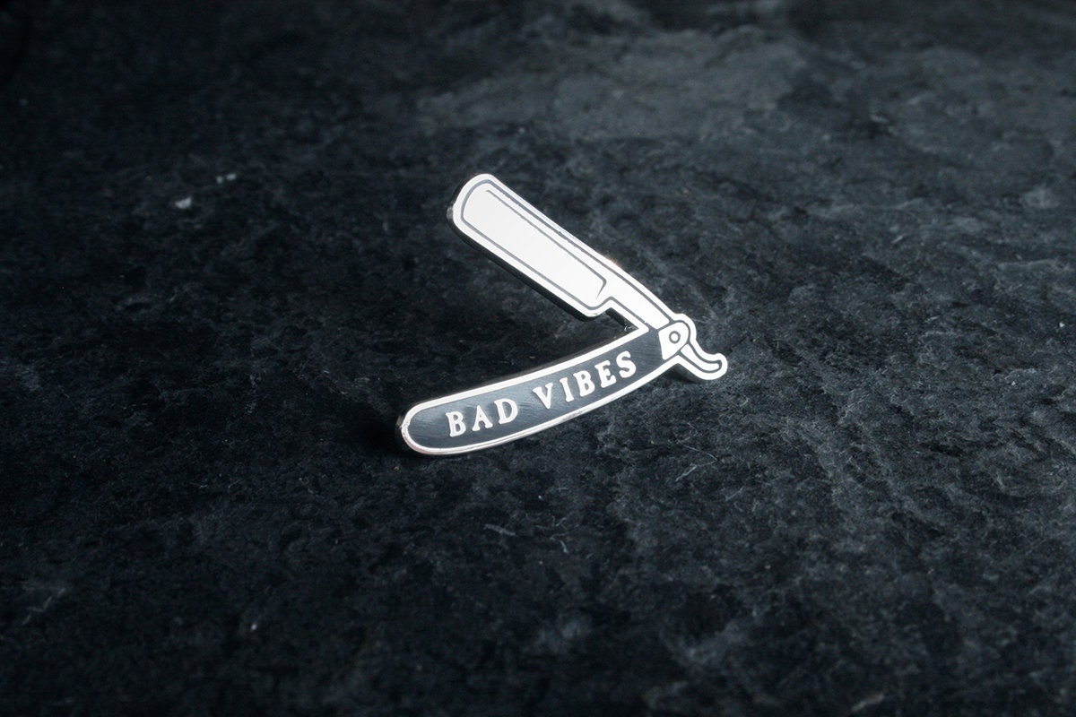 Bad vibes straight razor, classic - PIN