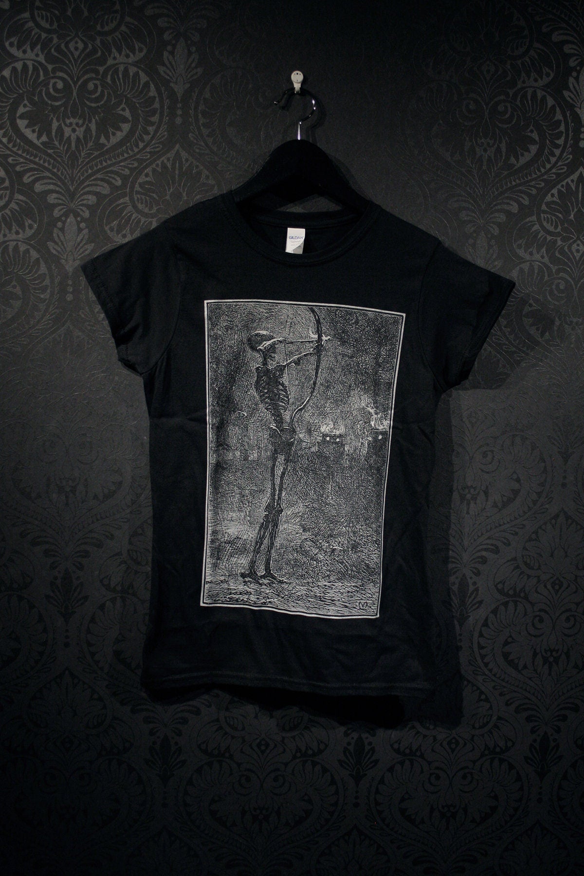 Death dealing arrows. (J. E. Millais) - T-shirt Female fitted