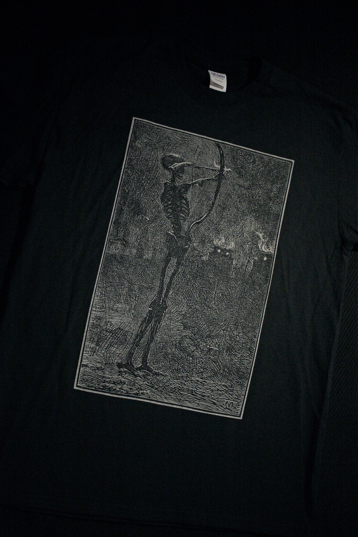 Death dealing arrows. (J. E. Millais) - T-shirt