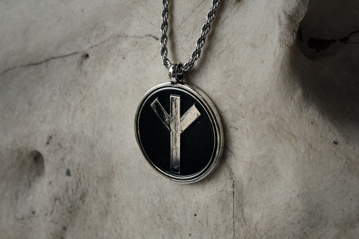 Algiz rune - NECKLACE – TORVENIUS