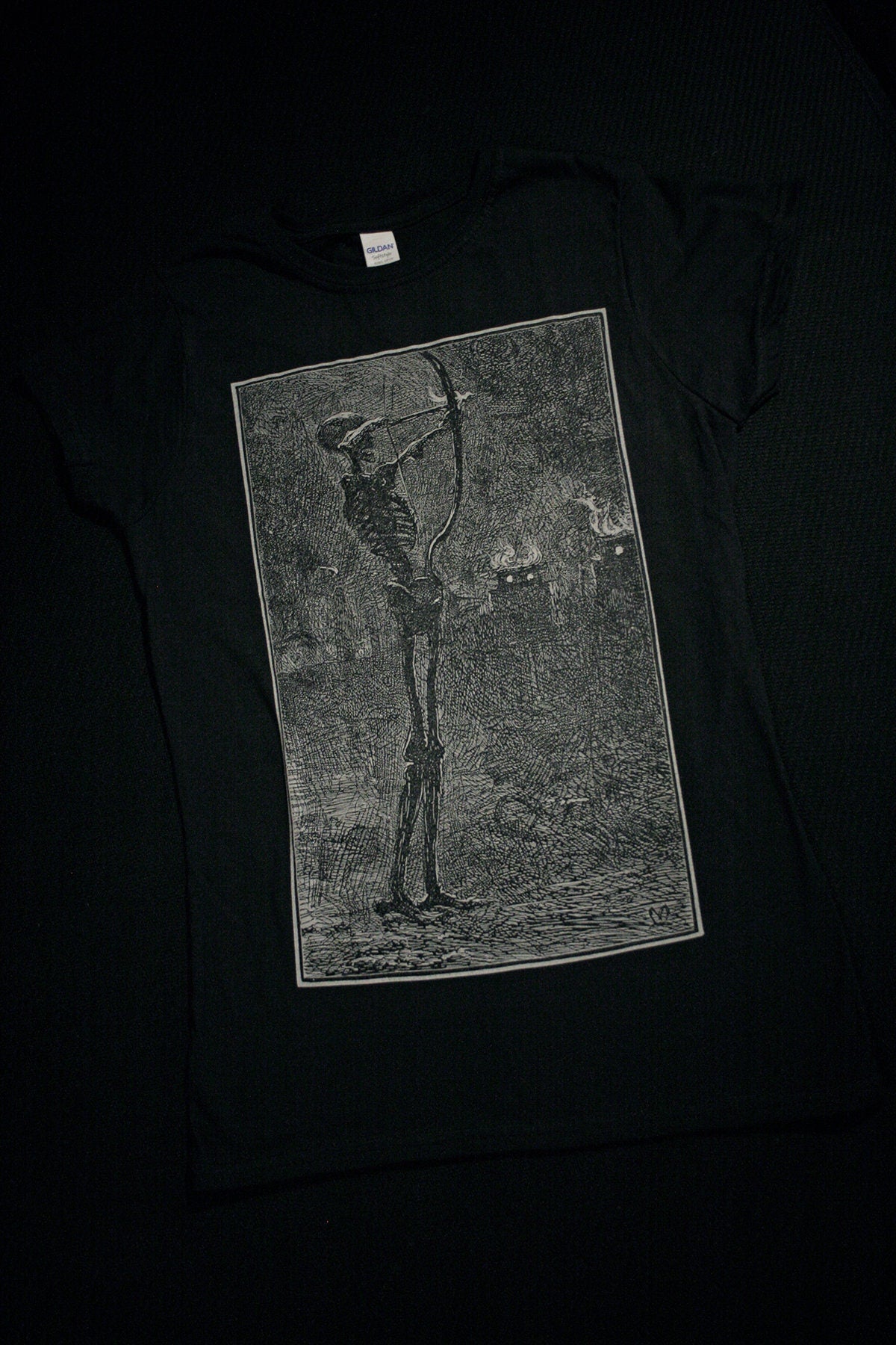 Death dealing arrows. (J. E. Millais) - T-shirt Female fitted