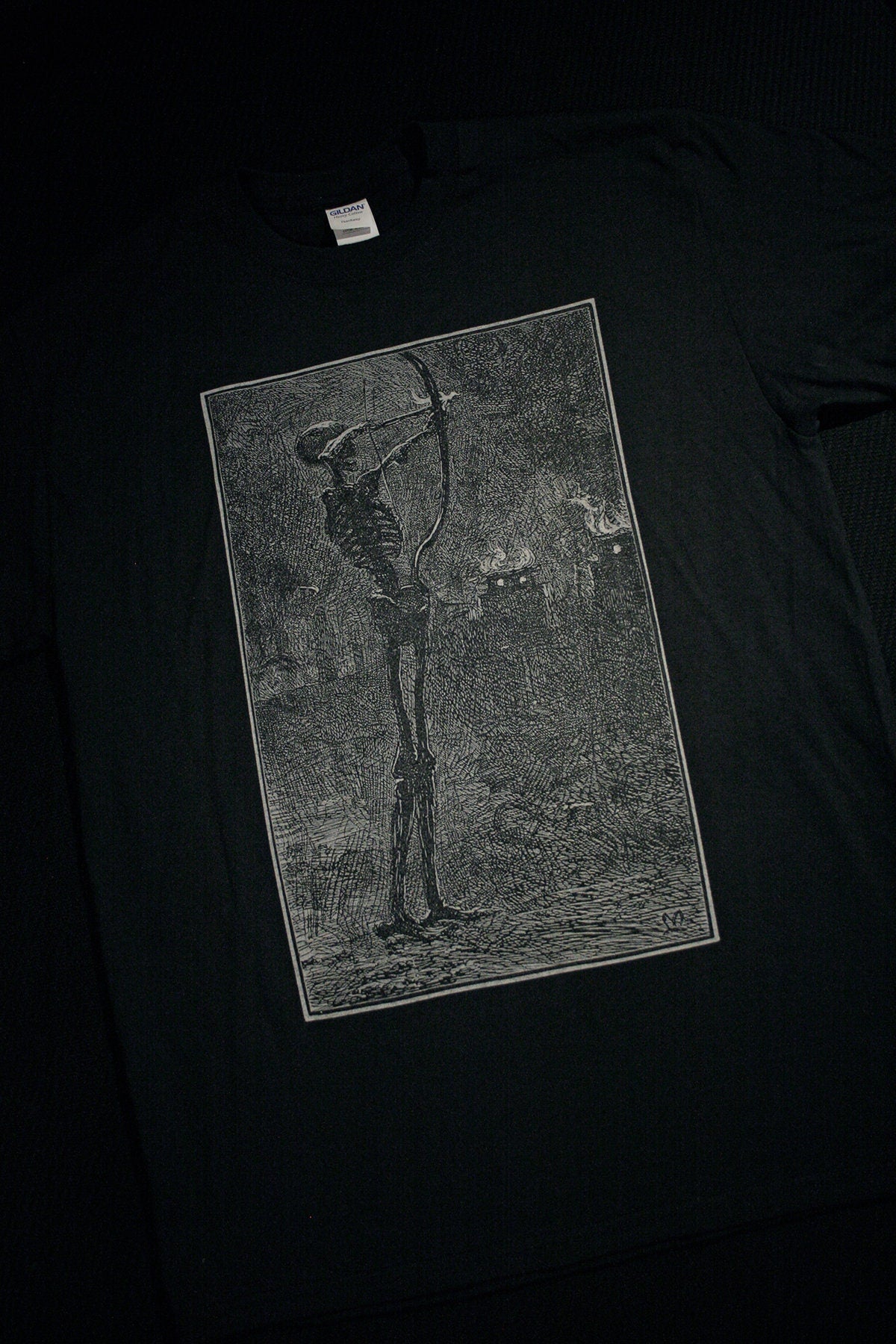 Death dealing arrows. (J. E. Millais) - T-shirt