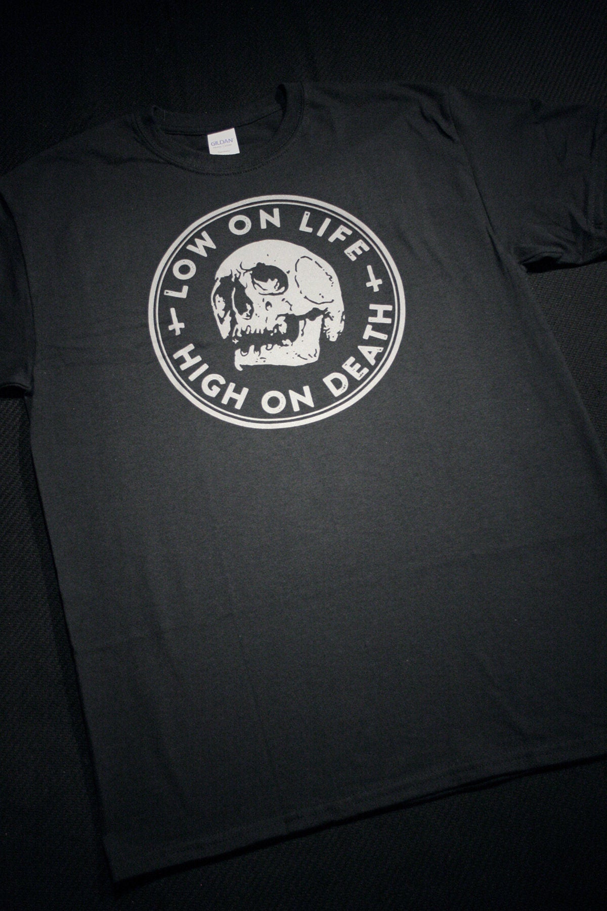 Low on life, high on death - T-shirt