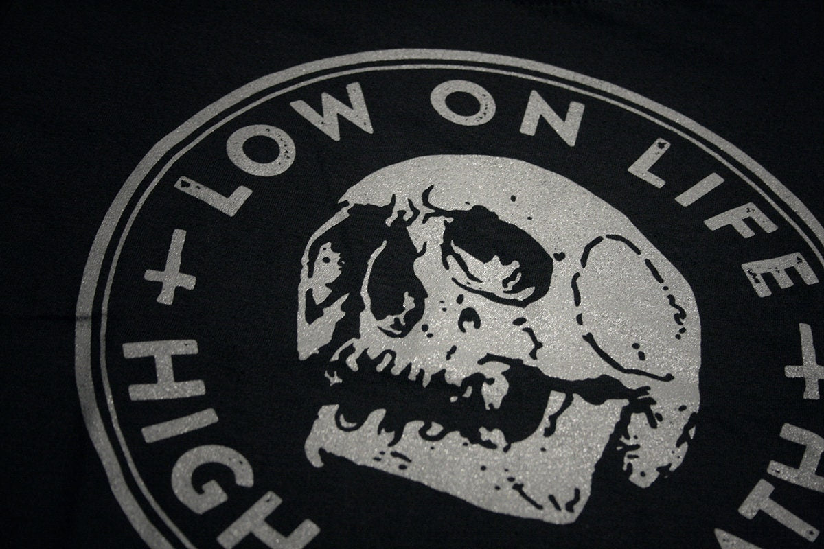 Low on life, high on death - T-shirt