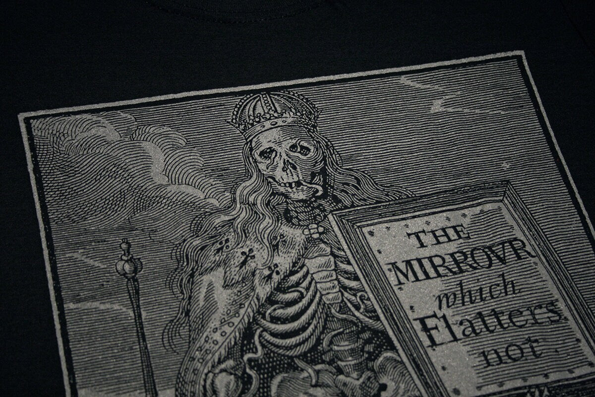 The mirrour which flatters not, skeleton, death - T-shirt