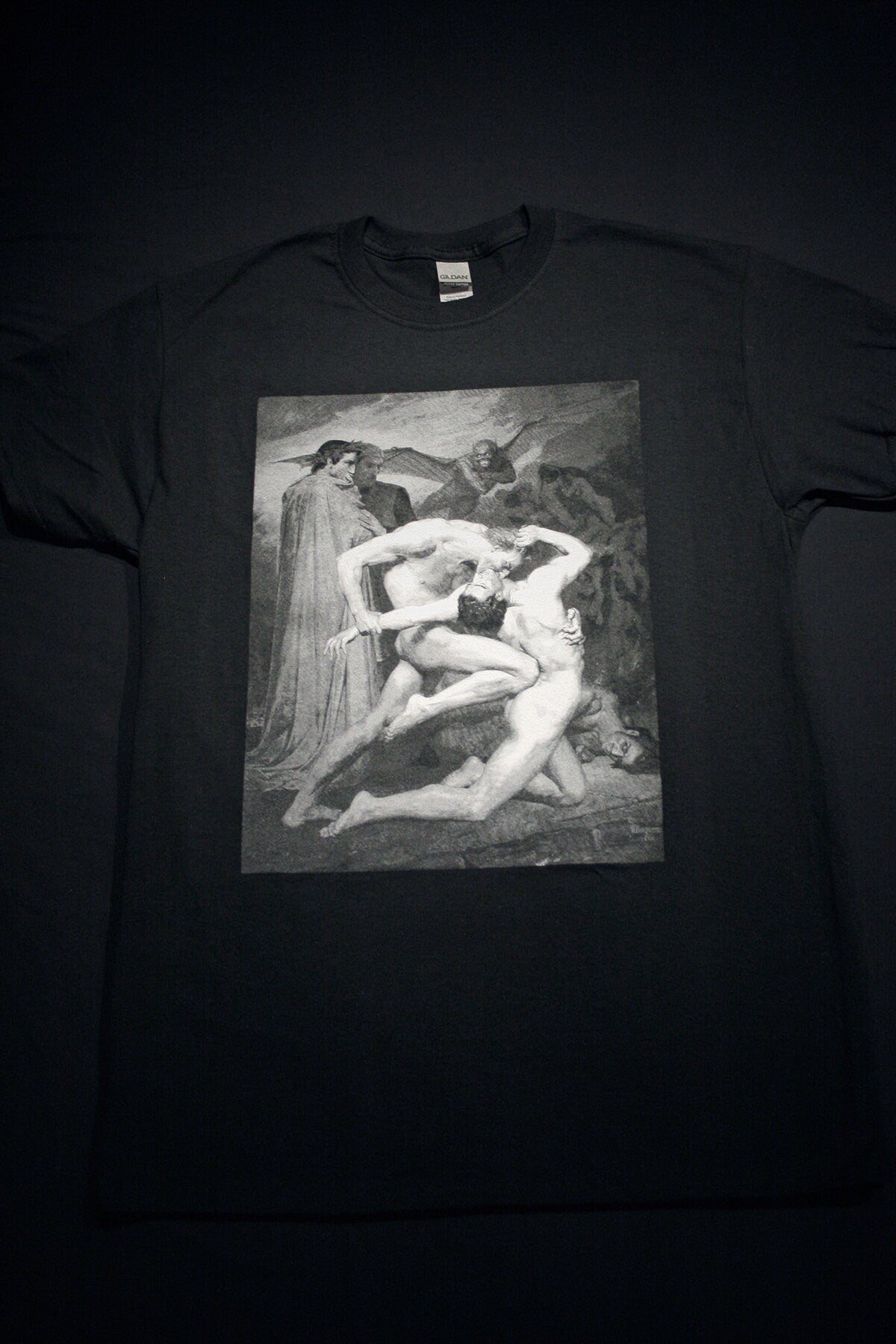 Dante & Virgil, watching two damned souls entwined in combat - T-shirt