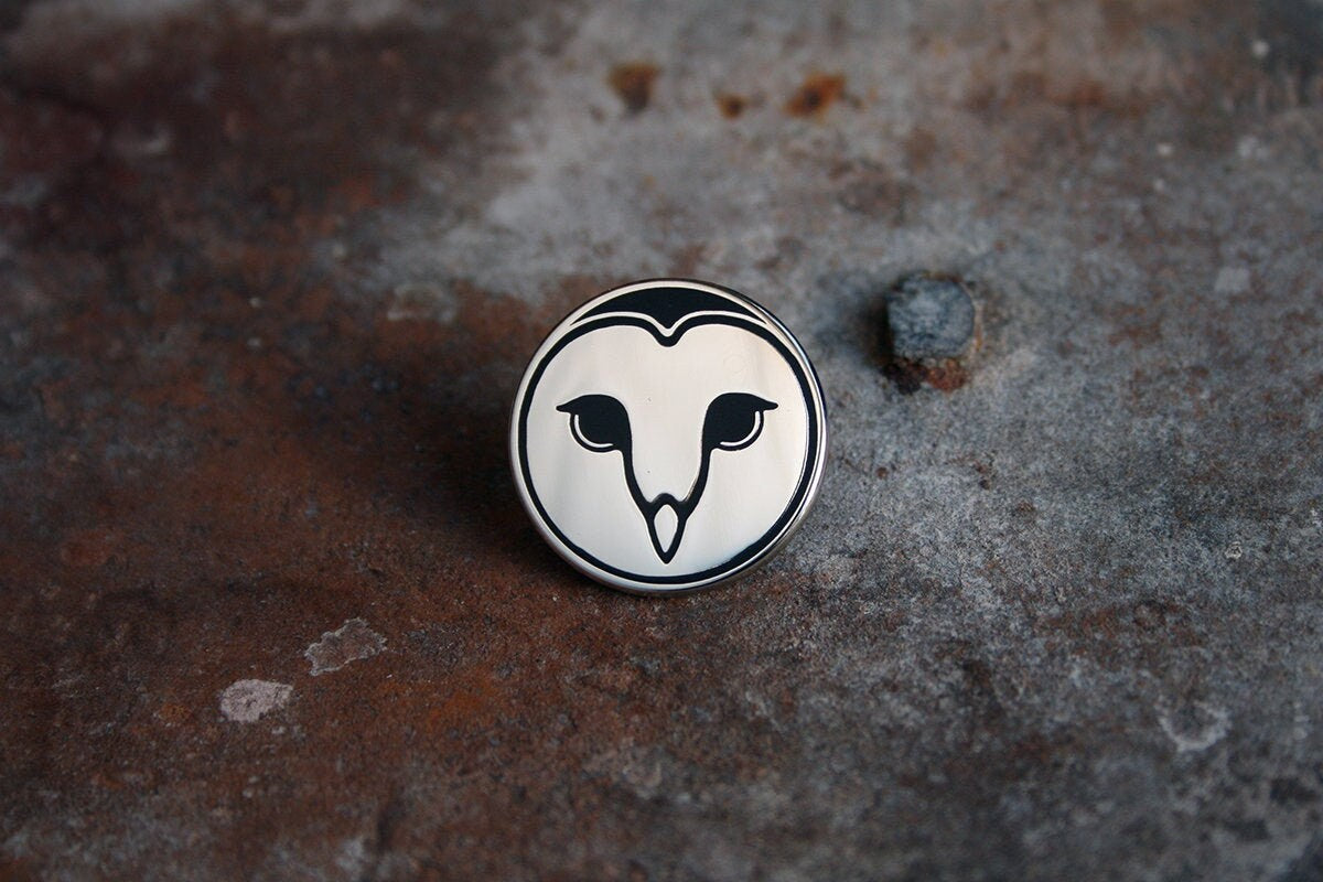 Barn owl, silver black version - PIN