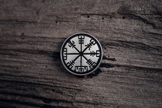 Vegvisir, Vegvísir, color inverted version - PIN