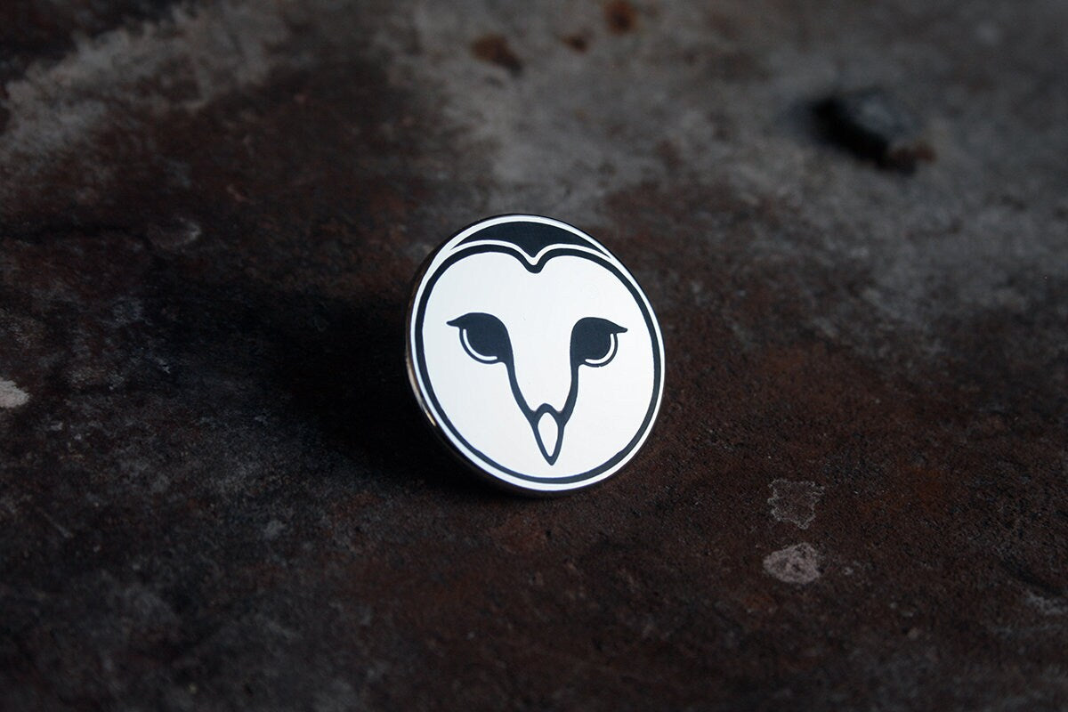 Barn owl, silver black version - PIN