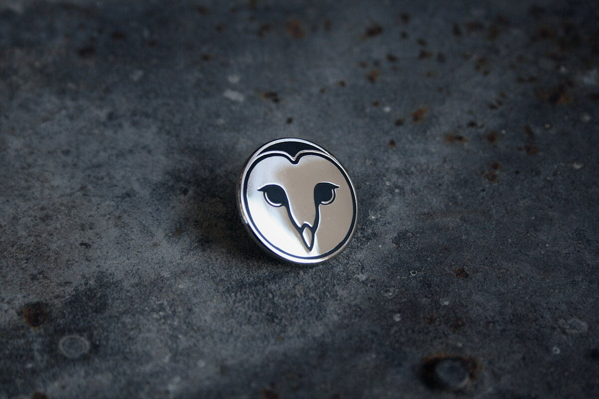 Barn owl, silver black version - PIN