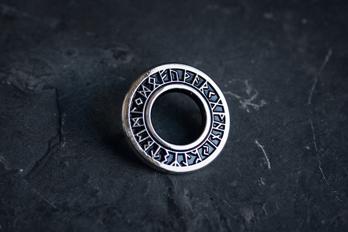 Elder futhark runes, circle - PIN – TORVENIUS