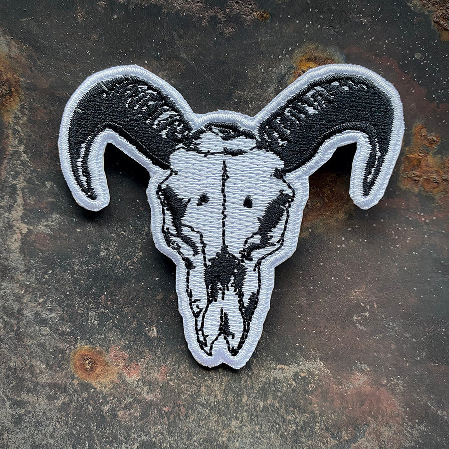 Goat skull with curled black horns, Gutefår - PATCH