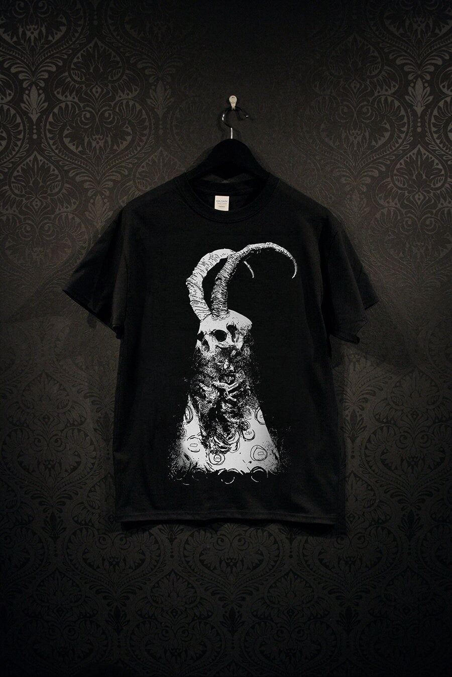 Unholy horned saint, skull - T-shirt