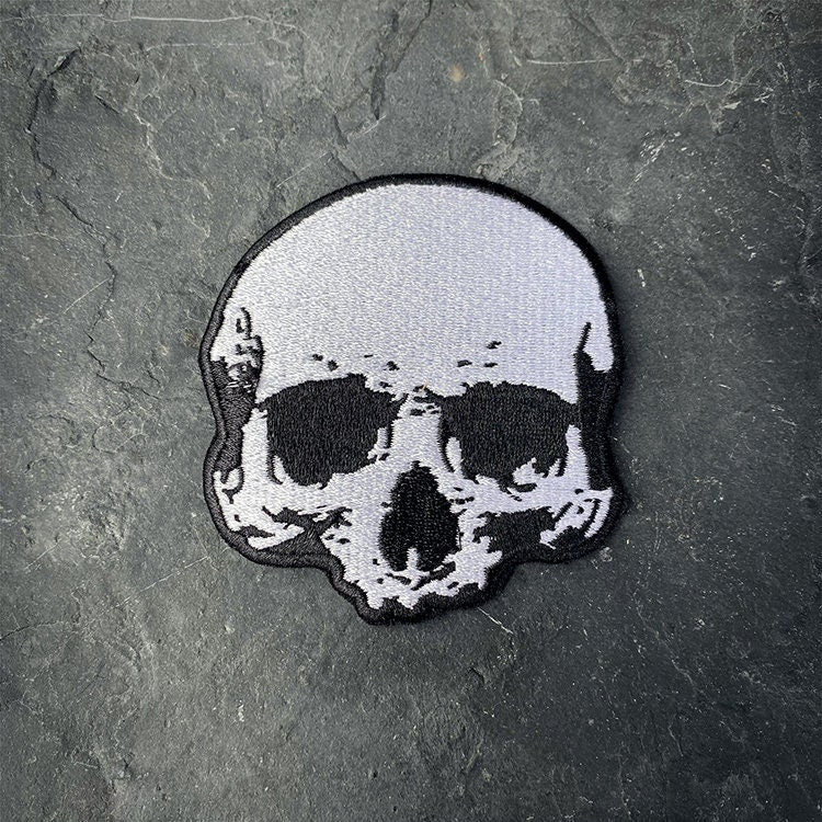 Skull in front view, shaped version - PATCH
