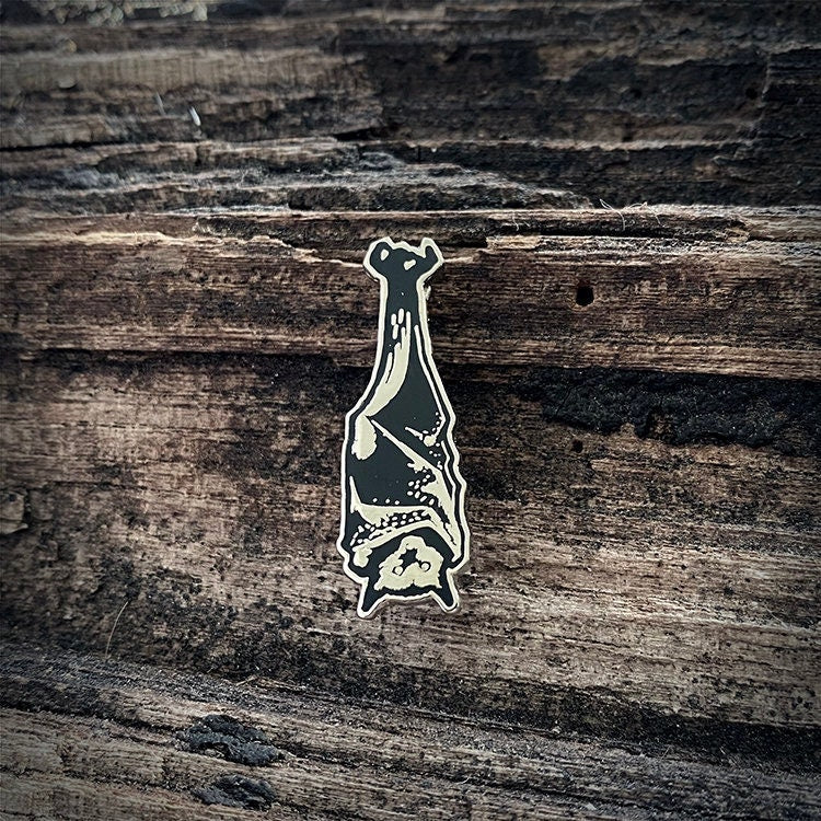 Hanging bat - PIN