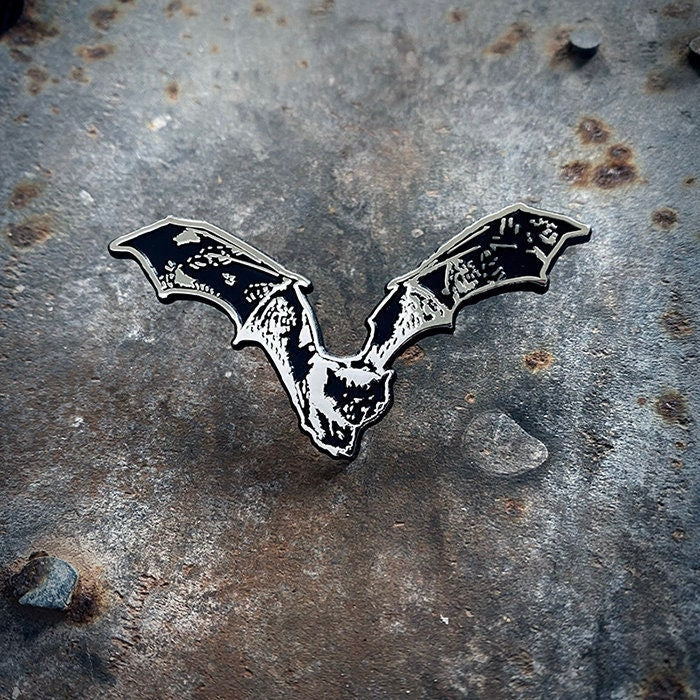 Bat in flight, extra large version - PIN