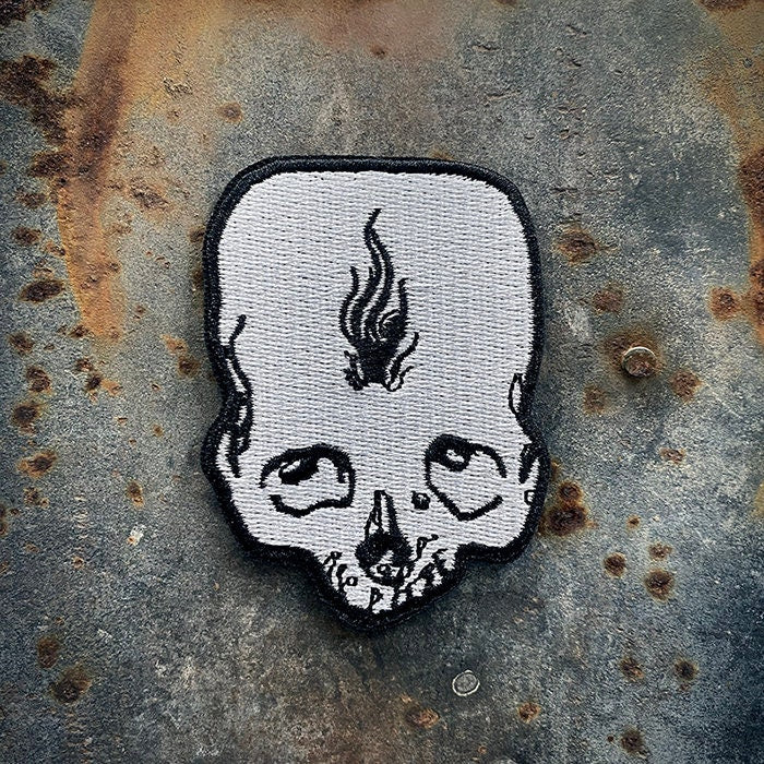 Skull, front view with black flame, simple version - PATCH